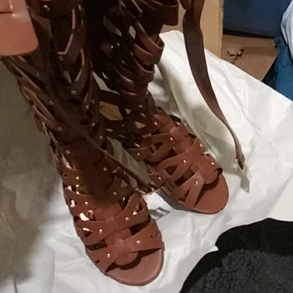 Shoes - Picture 2 of 3